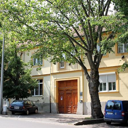 Veva Apartman - Eger Maganszallashely Экстерьер фото