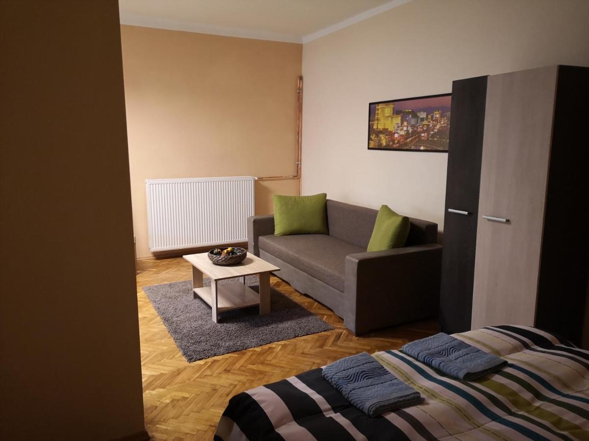 Veva Apartman - Eger Maganszallashely Экстерьер фото