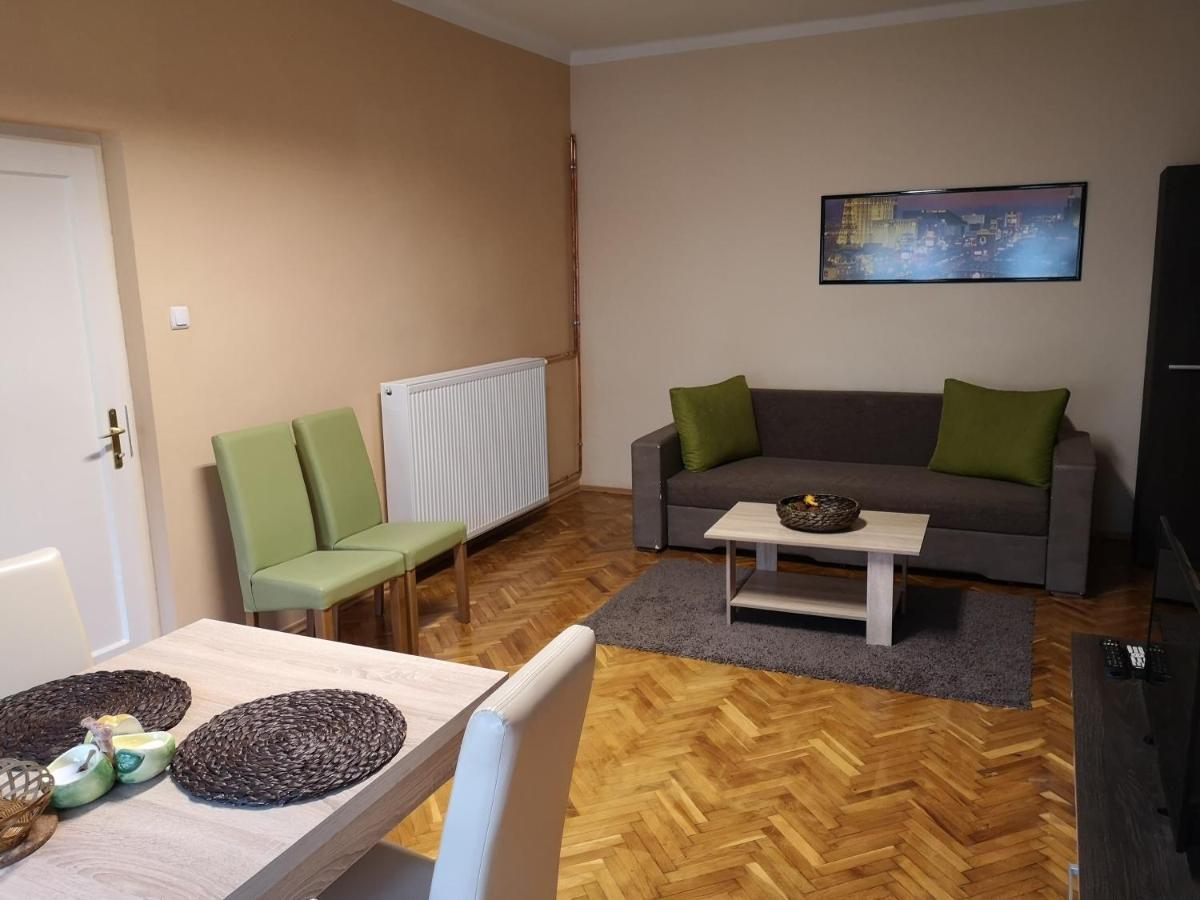 Veva Apartman - Eger Maganszallashely Экстерьер фото