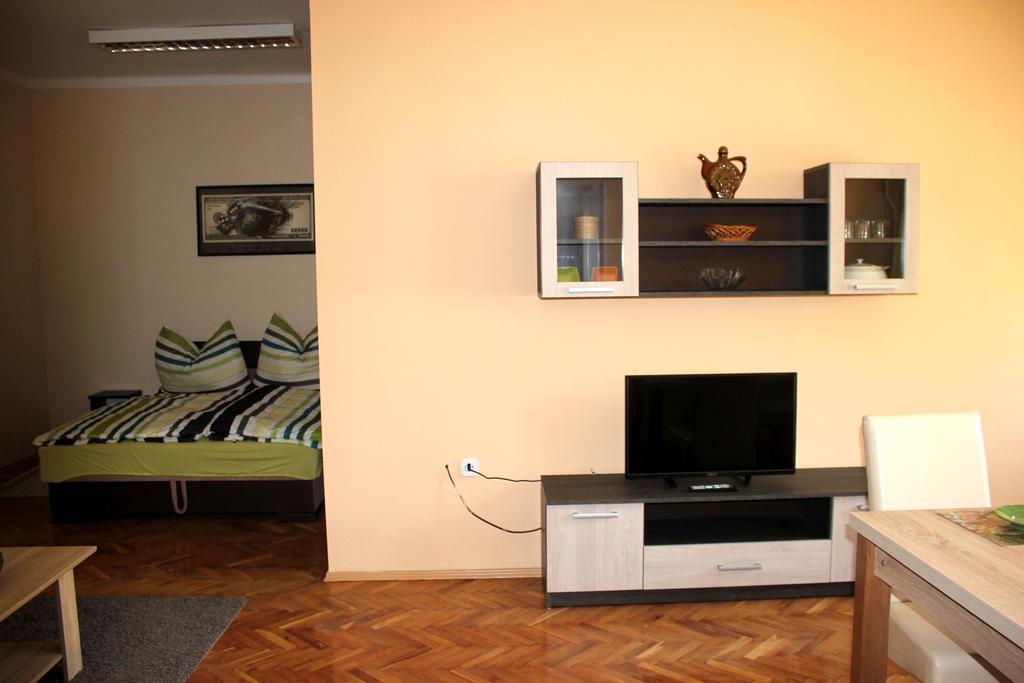 Veva Apartman - Eger Maganszallashely Экстерьер фото